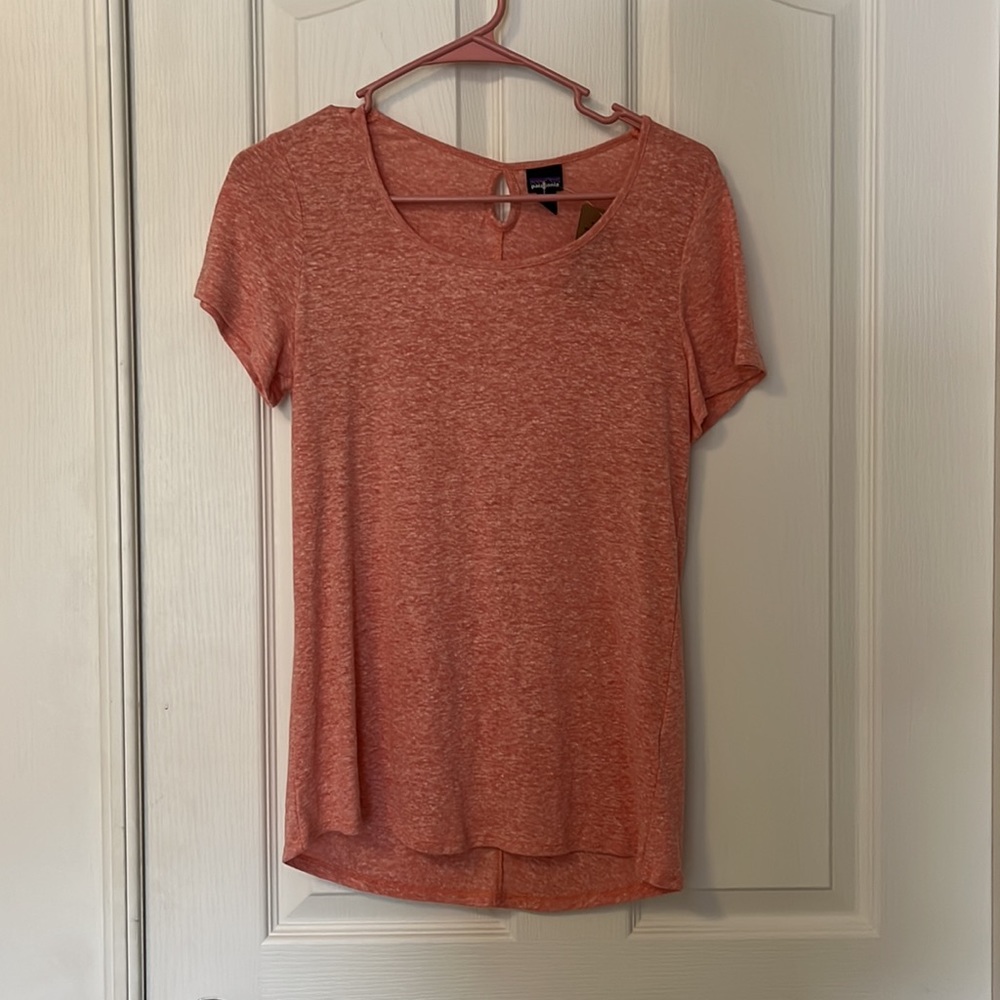 Patagonia Women’s Mount Airy Scoop Tee in “mellow melon” size small NWT